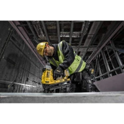 DeWALT Cloueur Béton Et Acier XR 18V 5Ah Li-ion Brushless DCN890P2 -Kobleo cloueur beton et acier xr 18v 5ah li ion brushless dcn890p2 dewalt 5