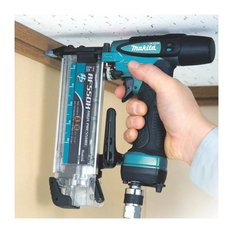 Makita Cloueur Pneumatique 22,6bar 15-55mm AF550H 2 Makita Cloueur Pneumatique 22,6bar 15-55mm AF550H – Image 2