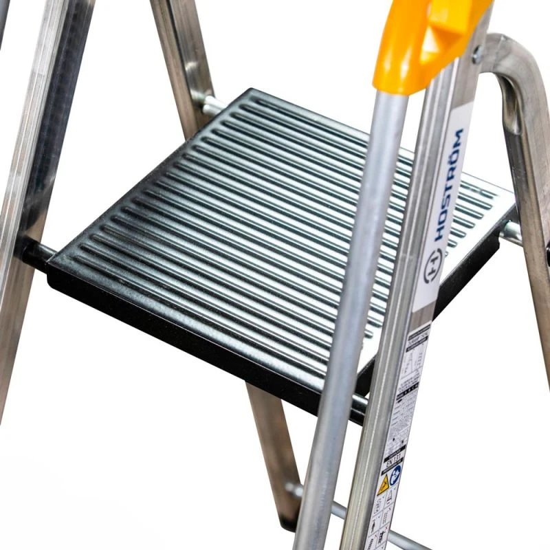 Escabeau 6 Marches DURAMP Aluminium Léger, Sécurisé Avec Rampes Et Porte-outils 119cm Hoström 9 Escabeau 6 Marches DURAMP Aluminium Léger, Sécurisé Avec Rampes Et Porte-outils 119cm Hoström – Image 9