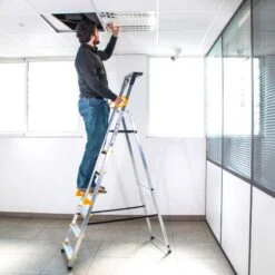 Escabeau 7 Marches DURAMP Aluminium Léger, Sécurisé Avec Rampes Et Porte-outils 140cm Hoström 15 Escabeau 7 Marches DURAMP Aluminium Léger, Sécurisé Avec Rampes Et Porte-outils 140cm Hoström -Kobleo escabeau 7 marches duramp alu pliable securise plateforme 140cm hostrom 5