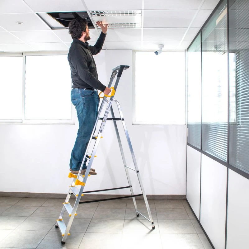 Escabeau 7 Marches DURAMP Aluminium Léger, Sécurisé Avec Rampes Et Porte-outils 140cm Hoström 6 Escabeau 7 Marches DURAMP Aluminium Léger, Sécurisé Avec Rampes Et Porte-outils 140cm Hoström – Image 6