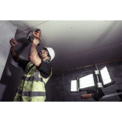 AEG Projecteur LED Triple Panneaux 18 V Sans Batterie Ni Chargeur 2500 Lum -Kobleo projecteur led triple panneaux 18 v sans batterie ni chargeur 2500 lum 2