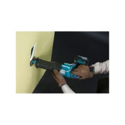 Makita Scie Récipro à Batterie 18 V Li-Ion 5 Ah Course 32 Mm DJR187RTE -Kobleo scie recipro a batterie 18 v li ion 5 ah course 32 mm djr187rte 4