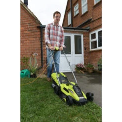 Ryobi Tondeuse 1300 W 33 Cm 2-en-1 Ramassage Et Mulching RLM13E33S 12 Ryobi Tondeuse 1300 W 33 Cm 2-en-1 Ramassage Et Mulching RLM13E33S -Kobleo tondeuse 1300 w 33 cm 2 en 1 ramassage et mulching rlm13e33s 5